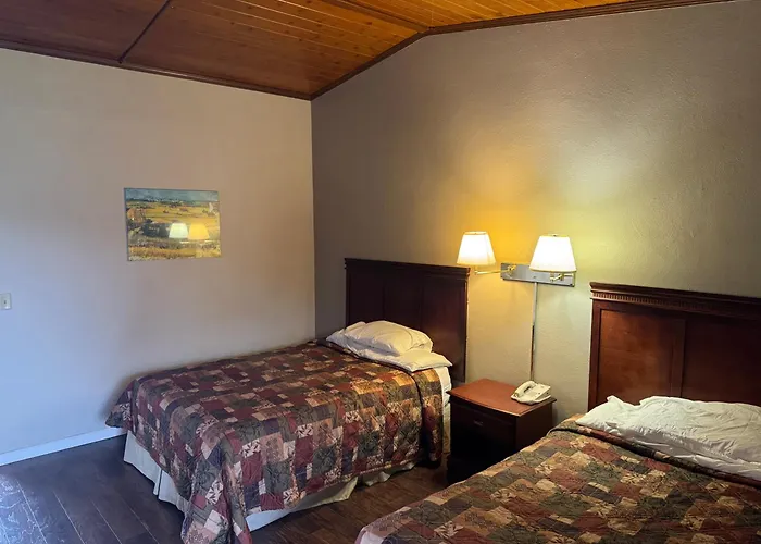 Town & Country Motel 2*